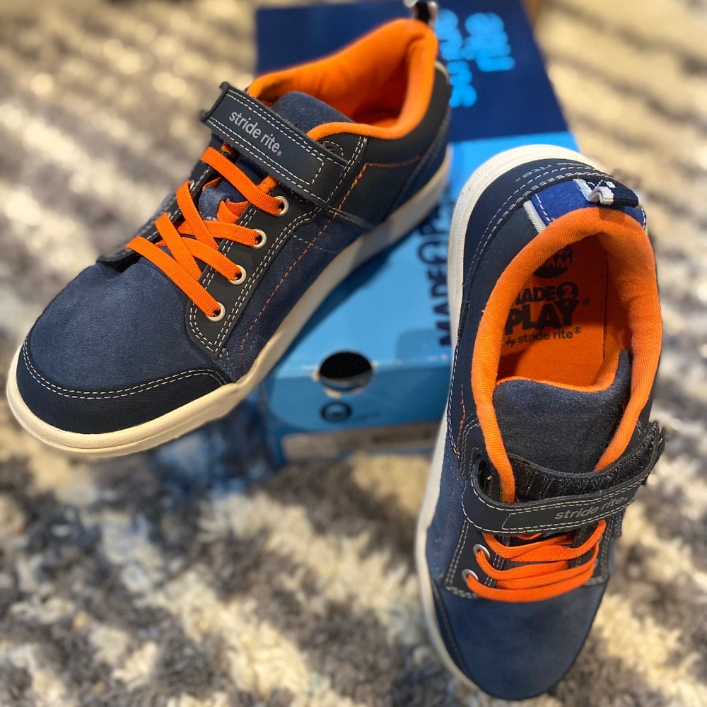 New in Box Stride Rite Boys Size 3 sneakers